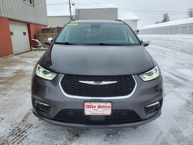 2022 Chrysler Pacifica Limited photo 2