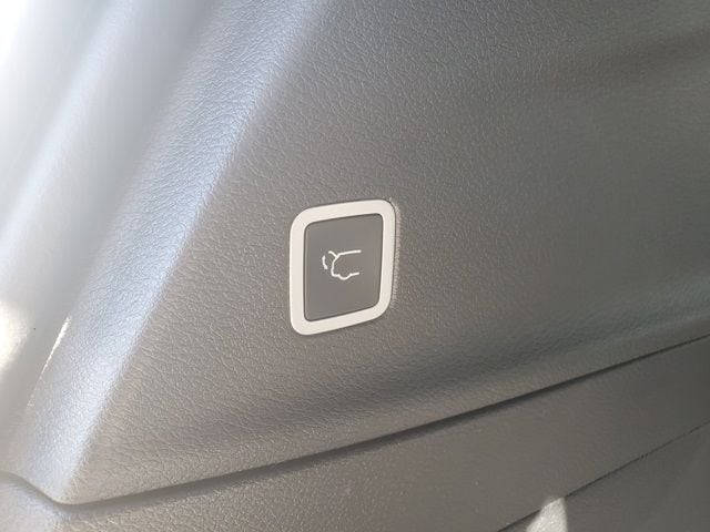 2026 Chrysler Pacifica Select - Photo 55