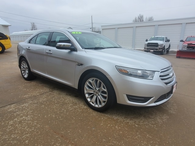 2014 Ford Taurus Limited's photo