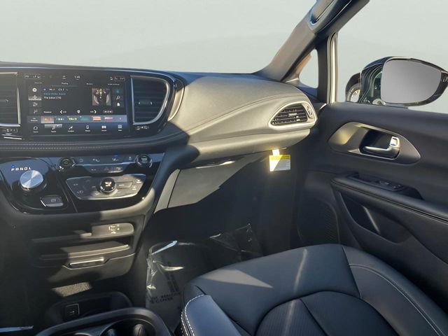 2026 Chrysler Pacifica Select - Photo 40