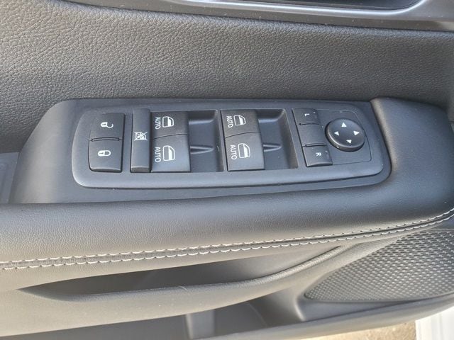 2026 Chrysler Pacifica Select - Photo 12