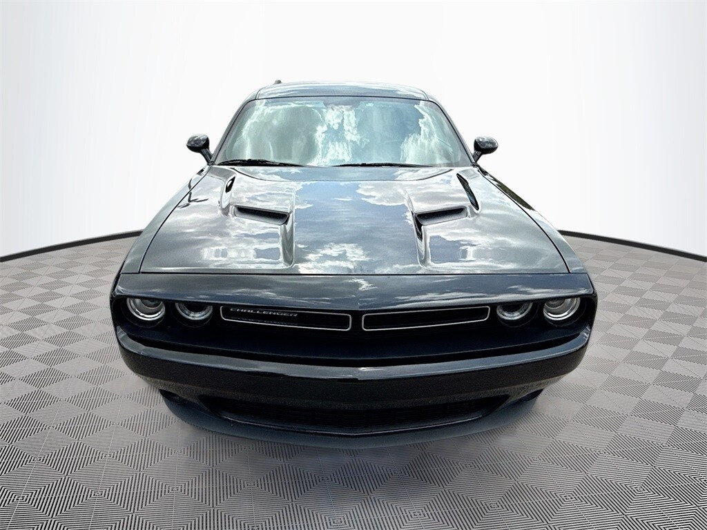 2023 Dodge Challenger SXT photo 2