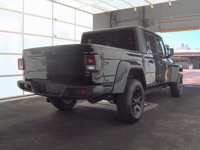 2022 Jeep Gladiator Sport photo 2