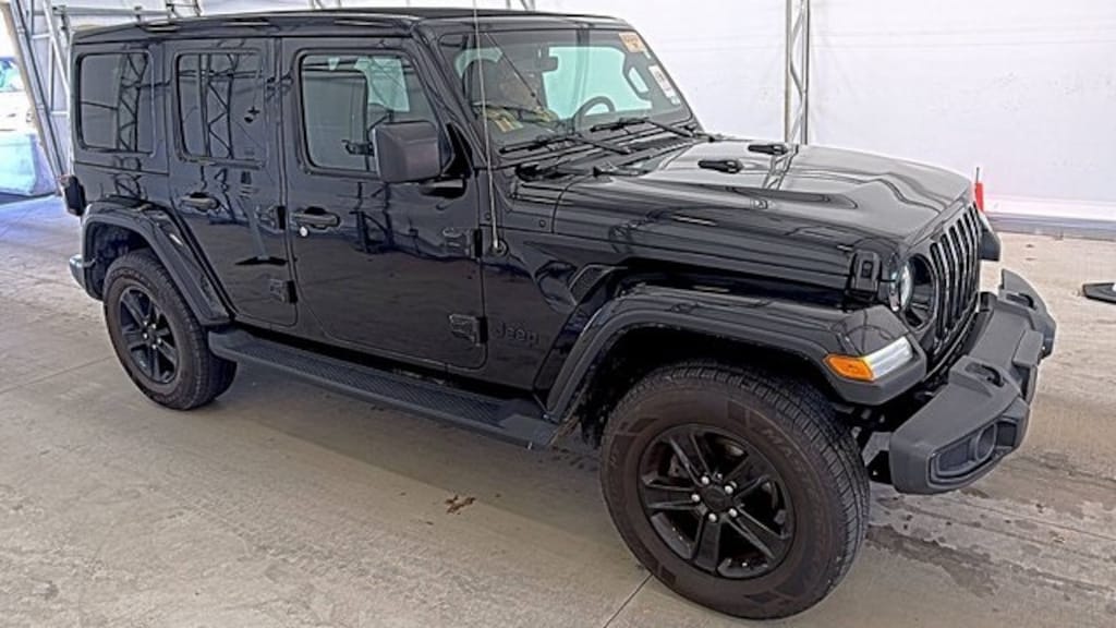 Used 2022 Jeep Wrangler Unlimited Sahara Altitude SUV