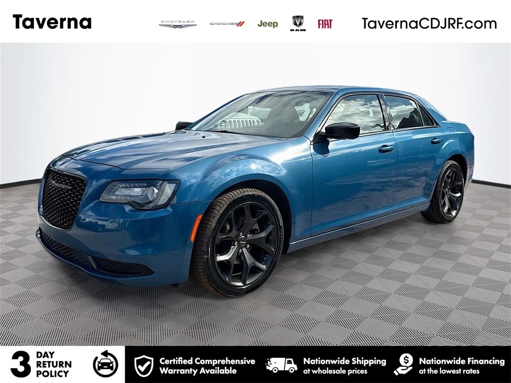 2022 Chrysler 300 Touring's photo
