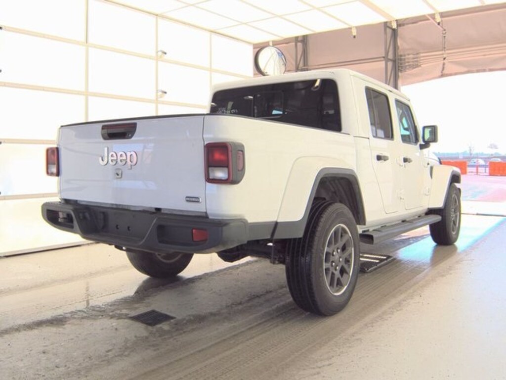Used 2023 Jeep Gladiator Overland Truck