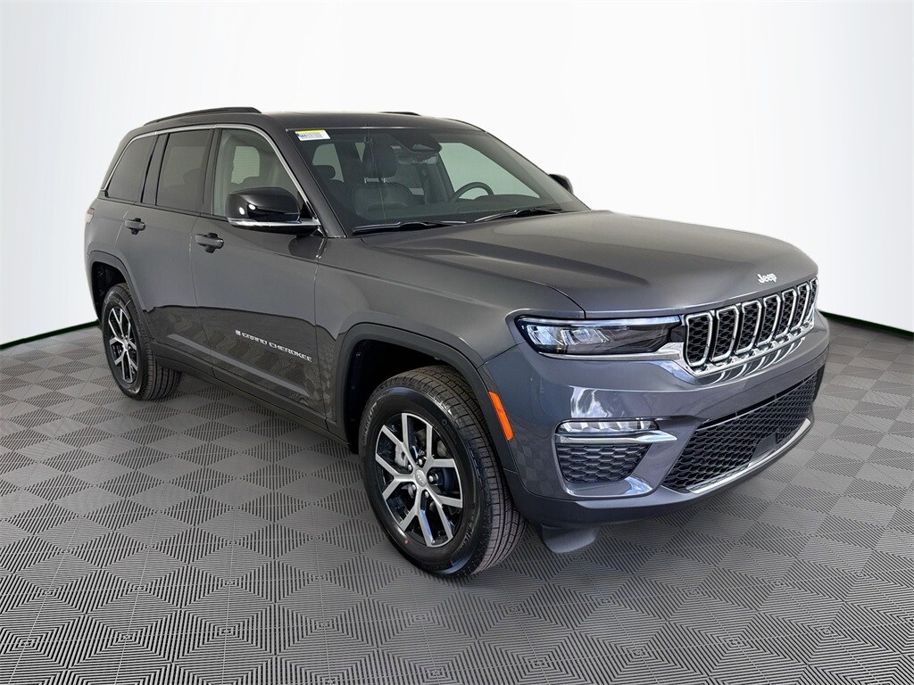 2025 Jeep Grand Cherokee Limited photo 3
