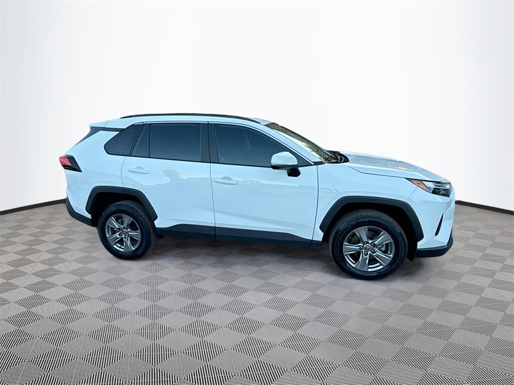 2023 Toyota RAV4 XLE photo 3