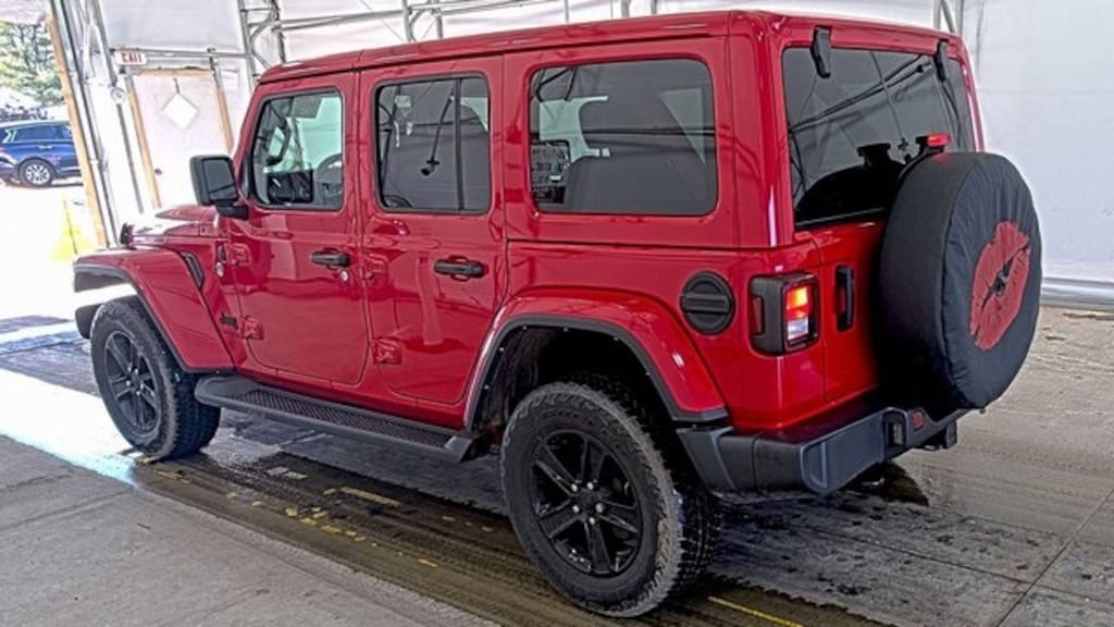 Used 2022 Jeep Wrangler Unlimited Sahara Altitude SUV