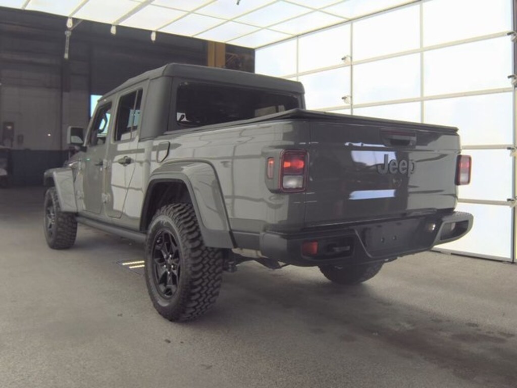Used 2022 Jeep Gladiator Sport Truck