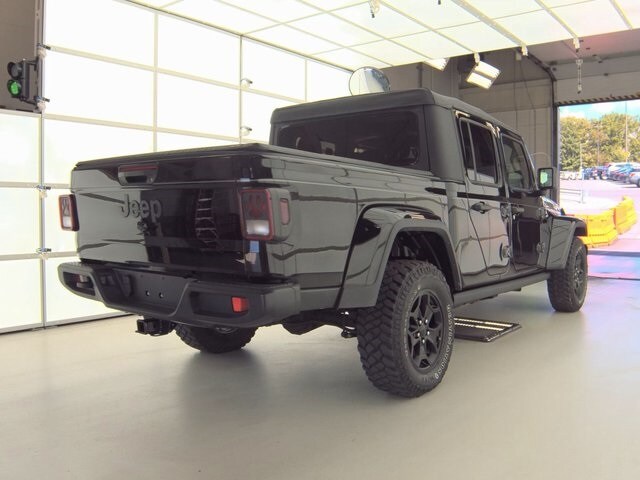 2021 Jeep Gladiator Willys photo 2