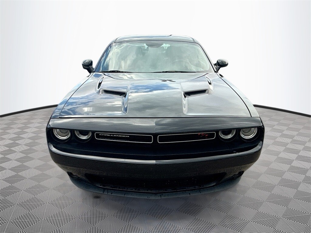 2017 Dodge Challenger R/T photo 2