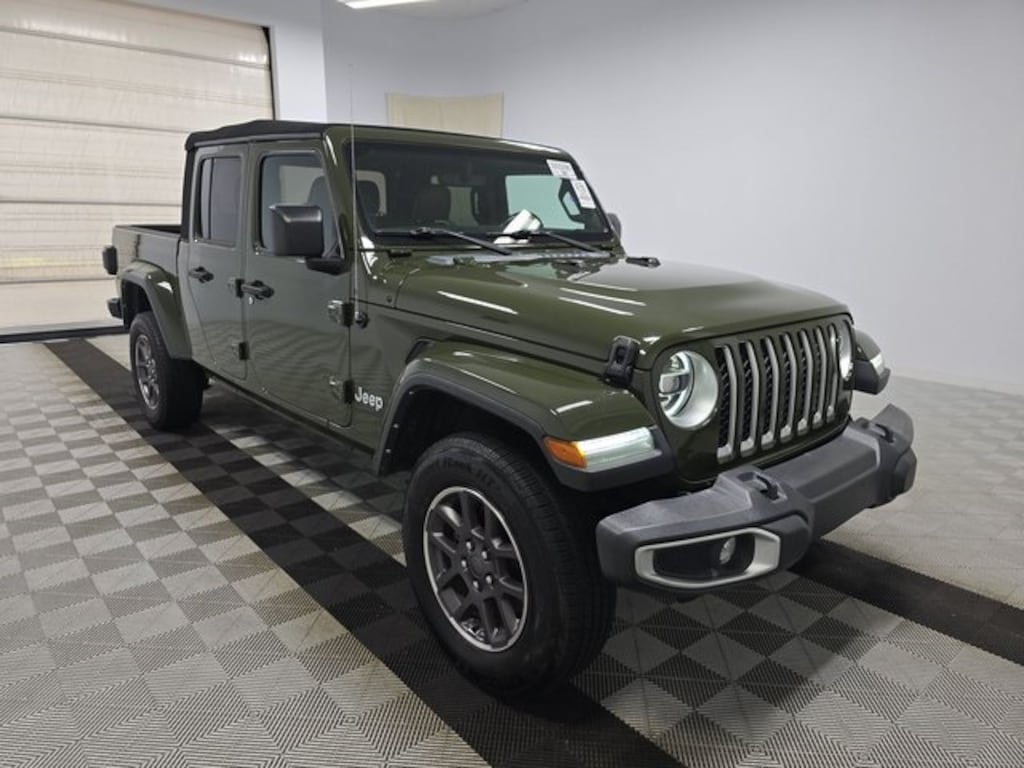 Used 2022 Jeep Gladiator Overland Truck