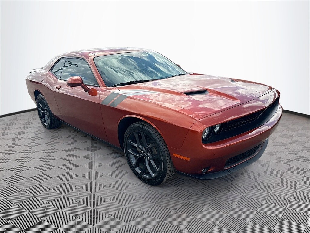 2022 Dodge Challenger SXT photo 3