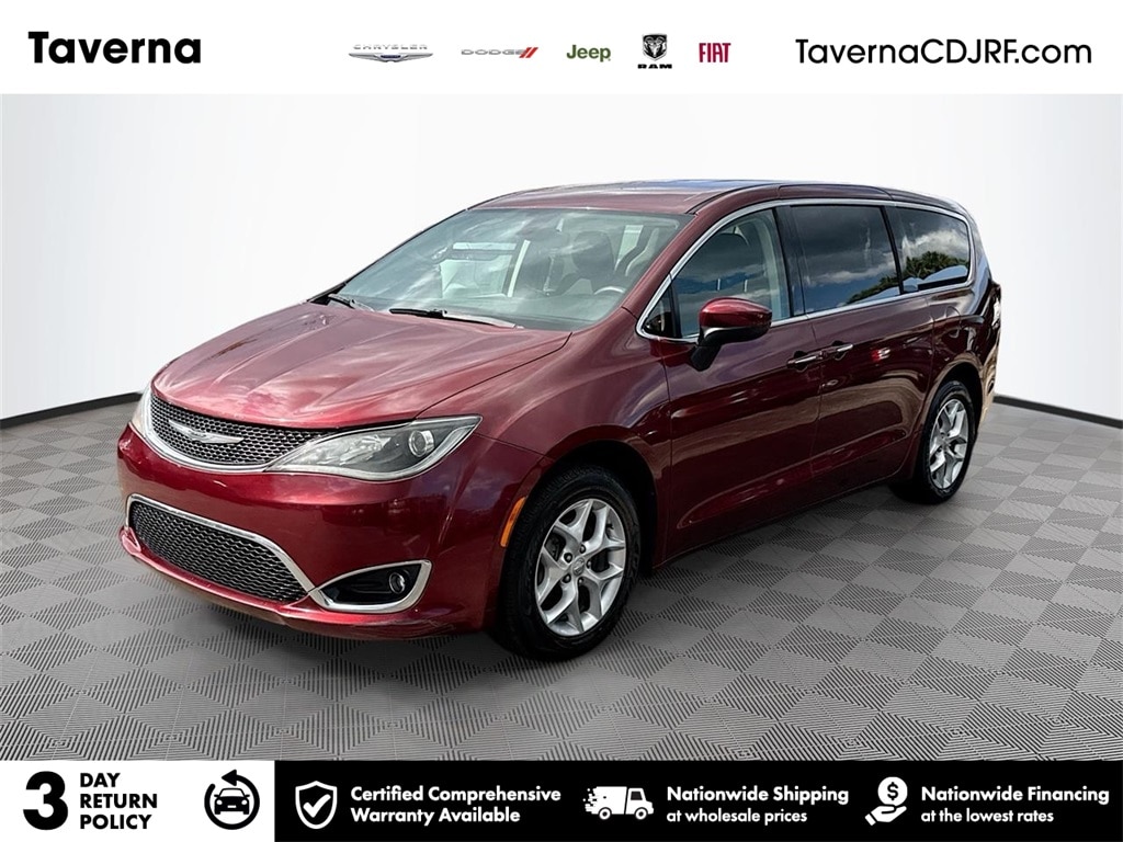 2017 Chrysler Pacifica Touring Plus's photo