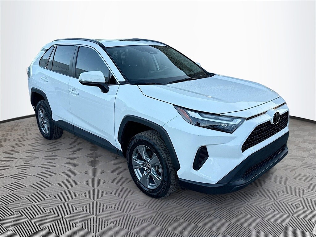 2023 Toyota RAV4 XLE photo 2