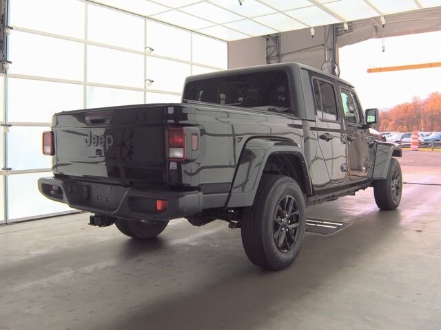 2022 Jeep Gladiator Sport photo 2
