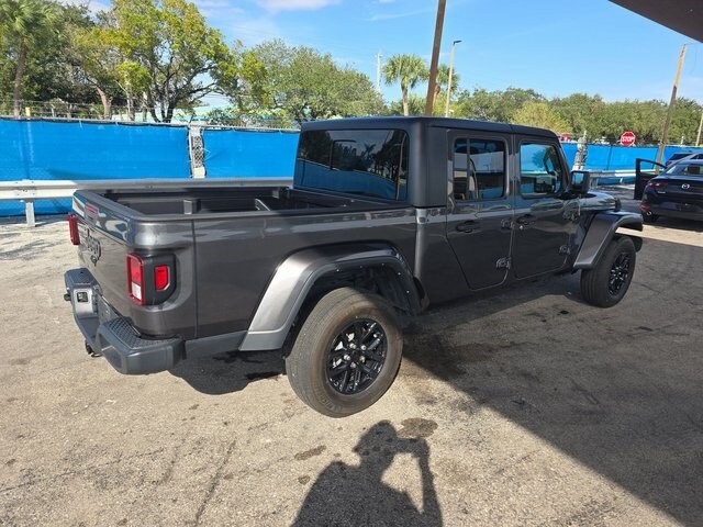 2021 Jeep Gladiator Sport photo 2