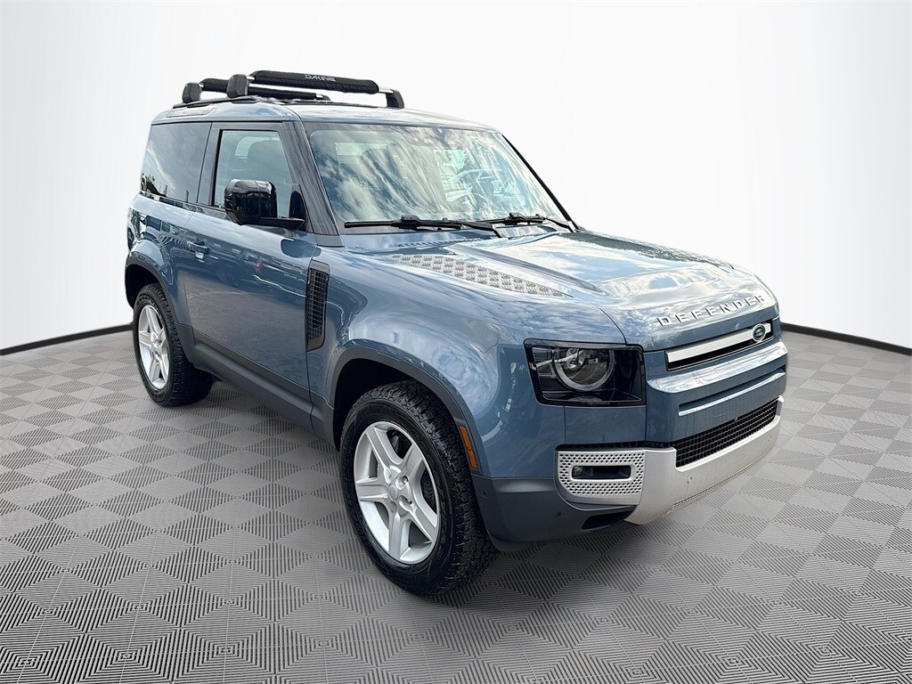 2023 Land Rover Defender 90 SE photo 3