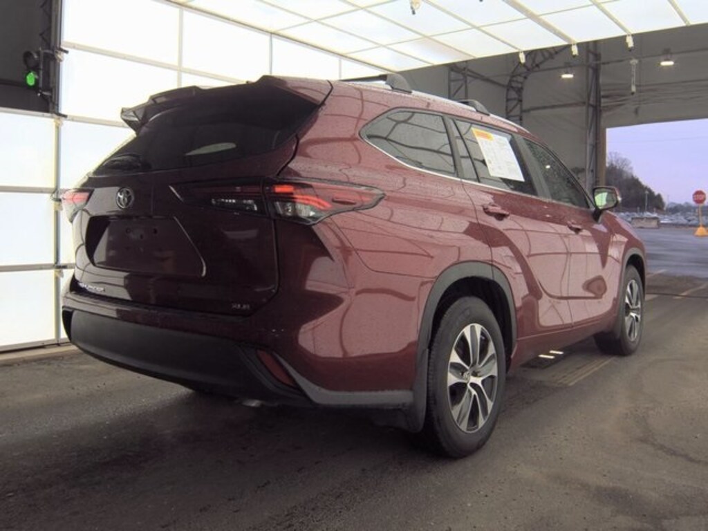 Used 2024 Toyota Highlander XLE SUV