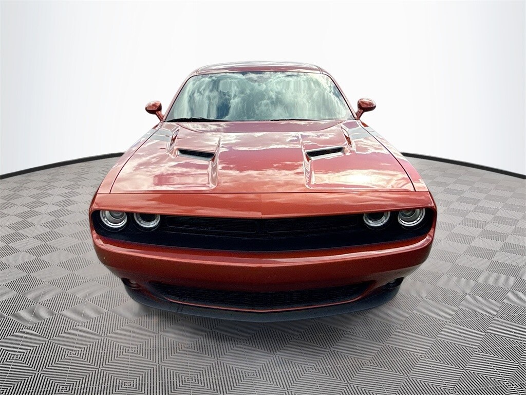 2022 Dodge Challenger SXT photo 2