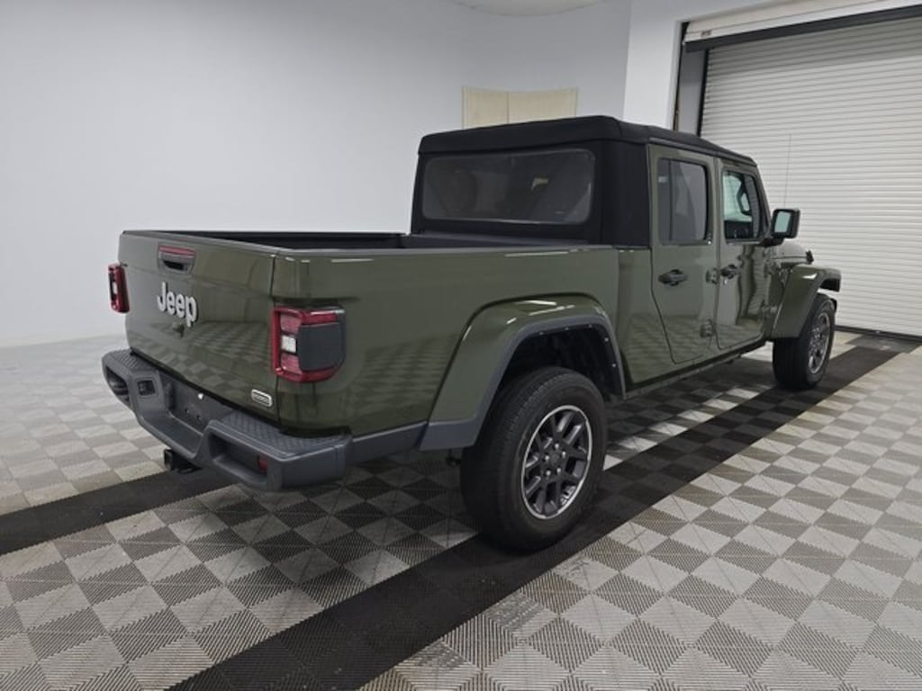 Used 2022 Jeep Gladiator Overland Truck