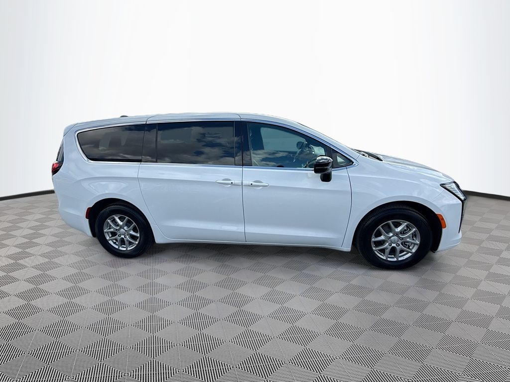 New 2027 Chrysler Pacifica SELECT Passenger Van