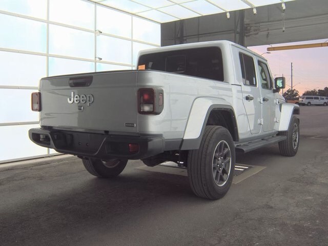 2023 Jeep Gladiator Overland photo 2