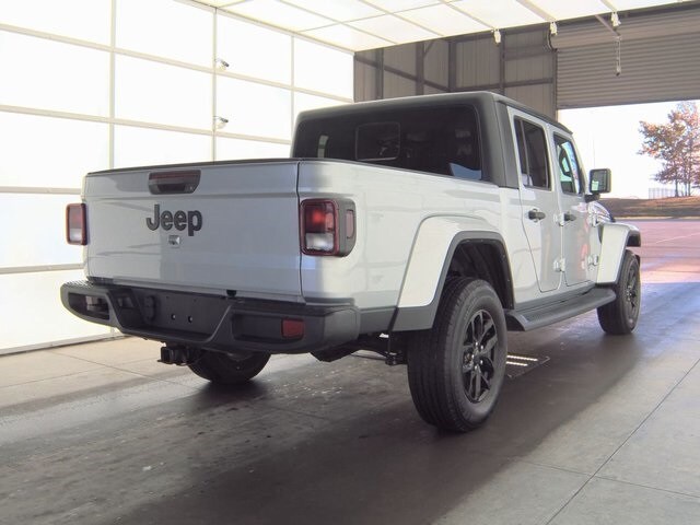 2022 Jeep Gladiator Altitude photo 2