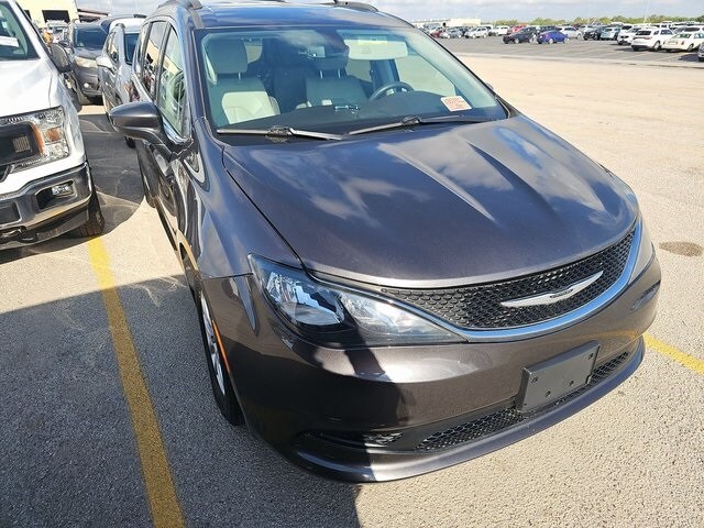 2021 Chrysler Voyager LXi photo 3