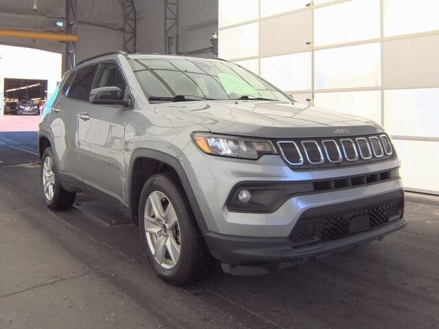 2022 Jeep Compass Latitude photo 2