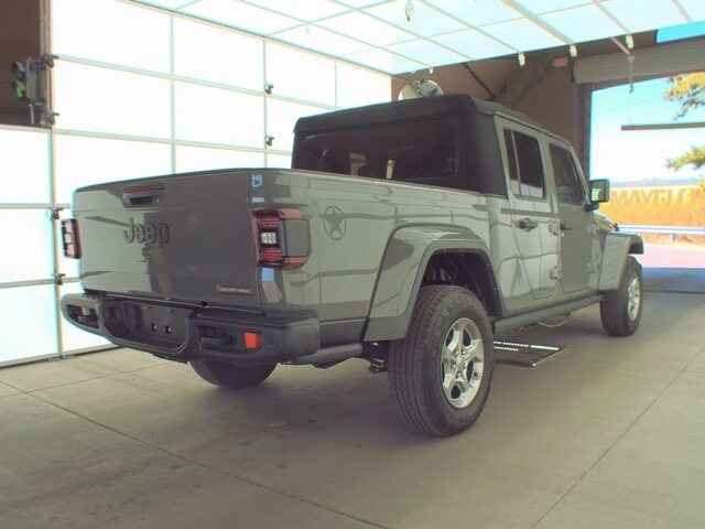 2021 Jeep Gladiator Sport photo 2