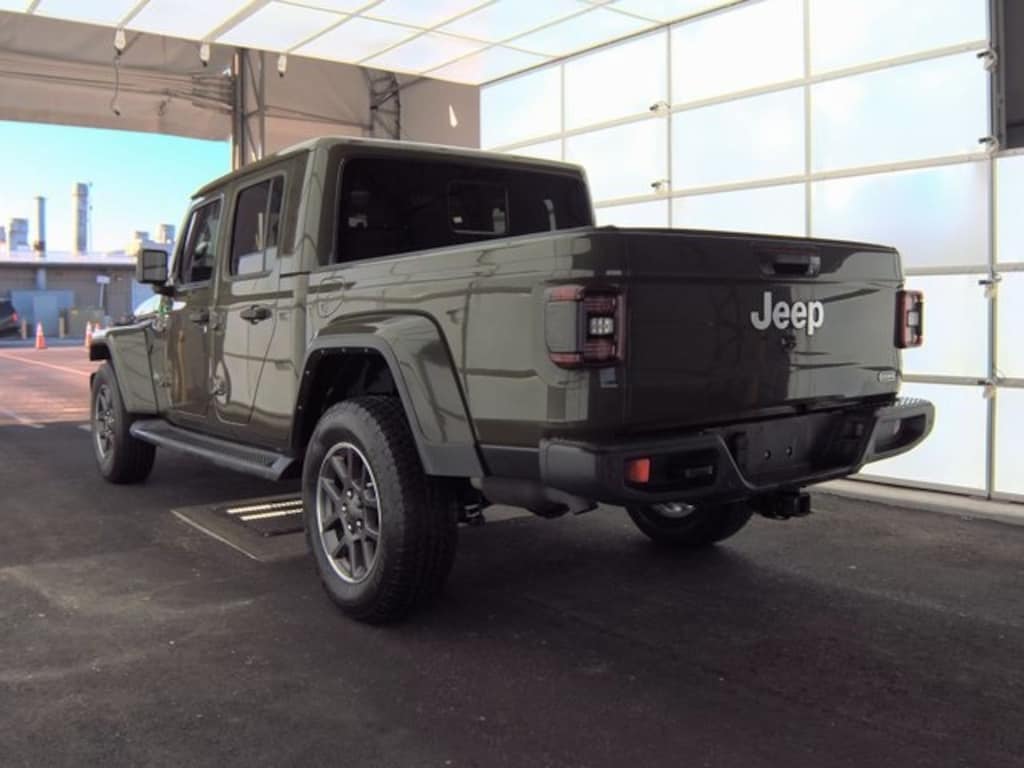 Used 2021 Jeep Gladiator Overland Truck
