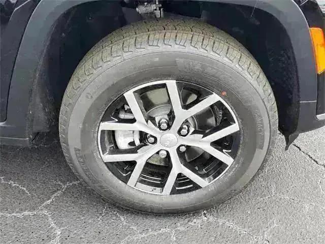 2024 Jeep Grand Cherokee Limited photo 4