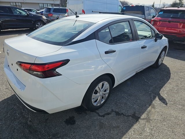 2020 Nissan Versa 1.6 S photo 2