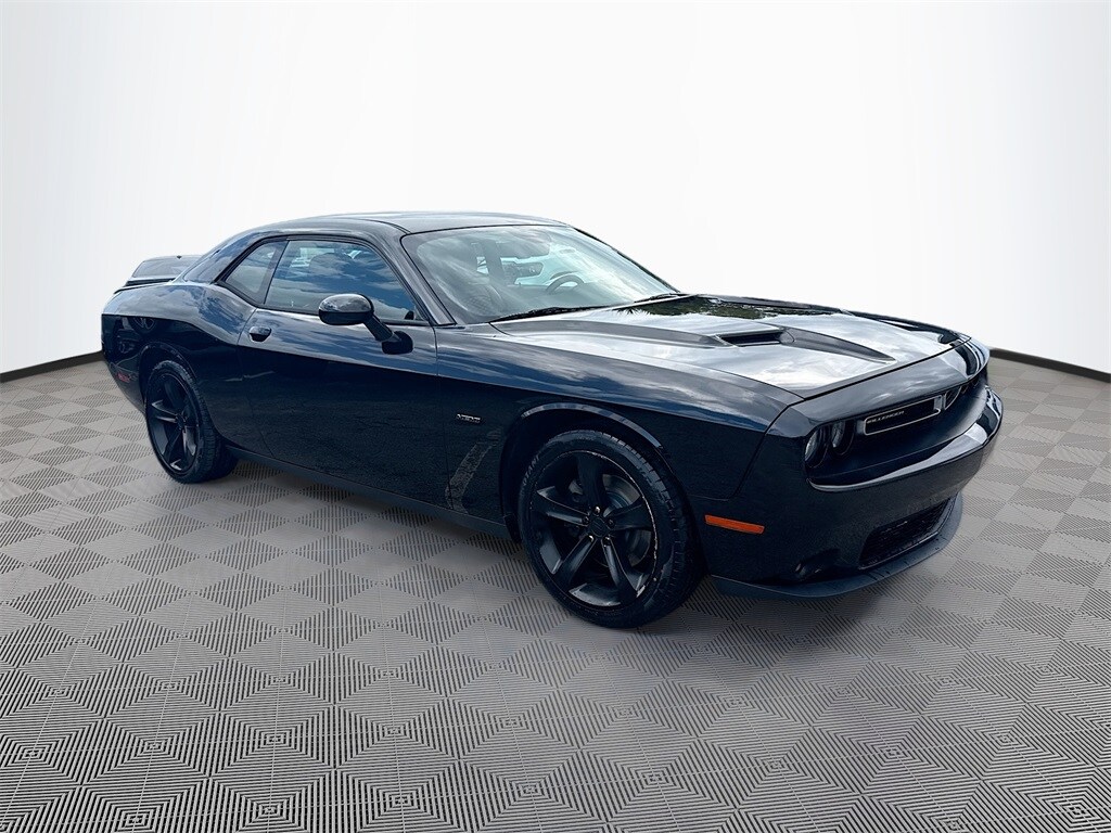 2017 Dodge Challenger R/T photo 3