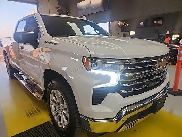 2024 Chevrolet Silverado 1500 LTZ photo 3