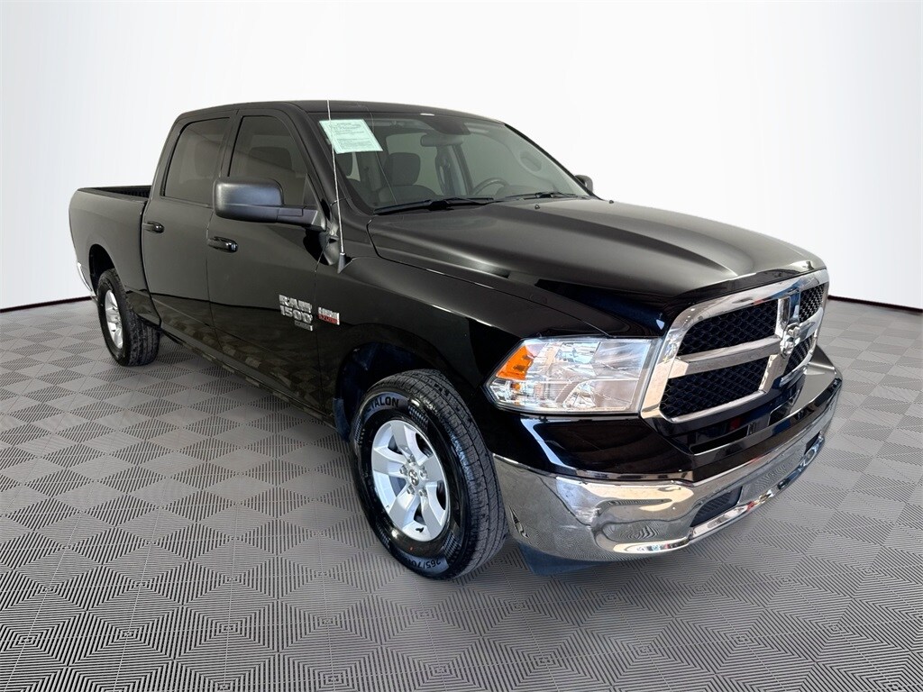 2021 Ram 1500 Classic SLT photo 3