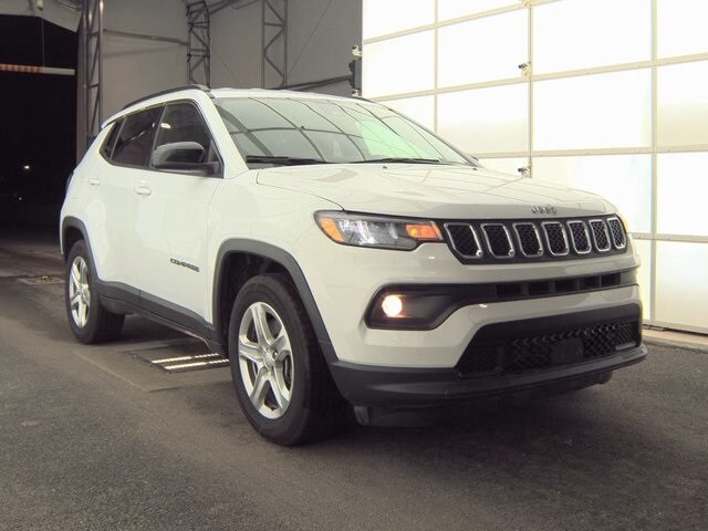 2024 Jeep Compass Latitude photo 2