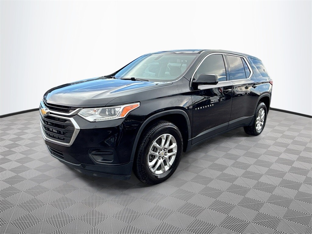 2020 Chevrolet Traverse LS photo 3