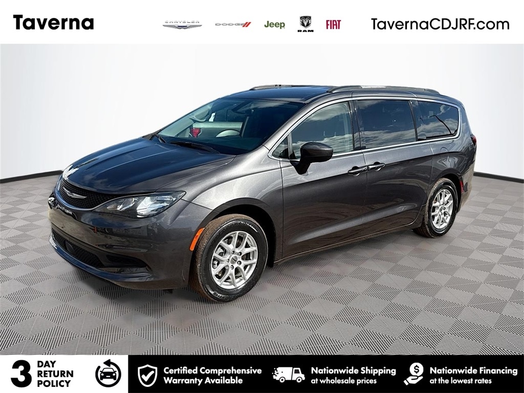 2021 Chrysler Voyager's photo