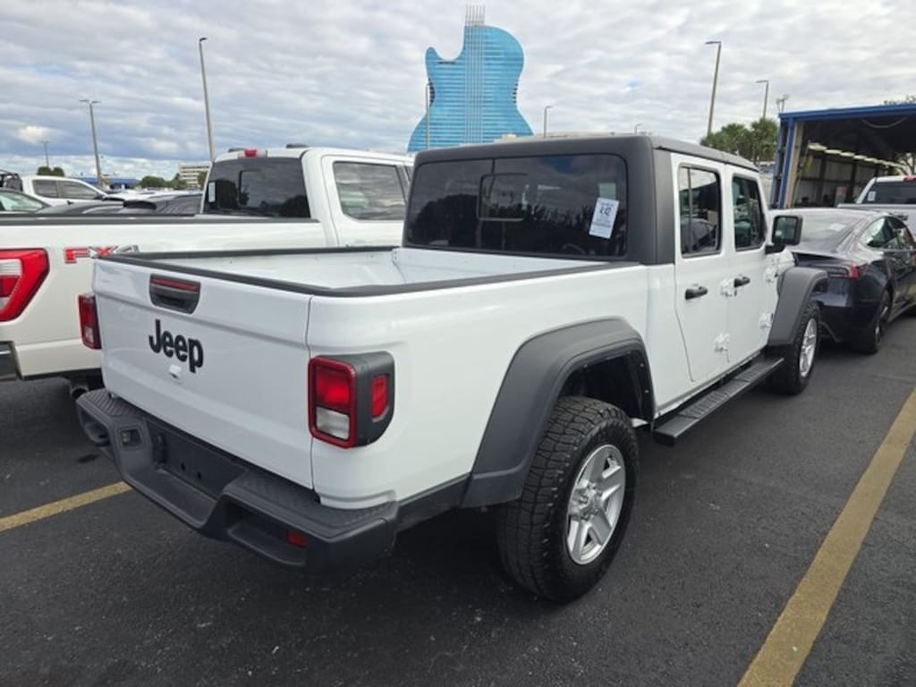 Used 2023 Jeep Gladiator Sport Truck