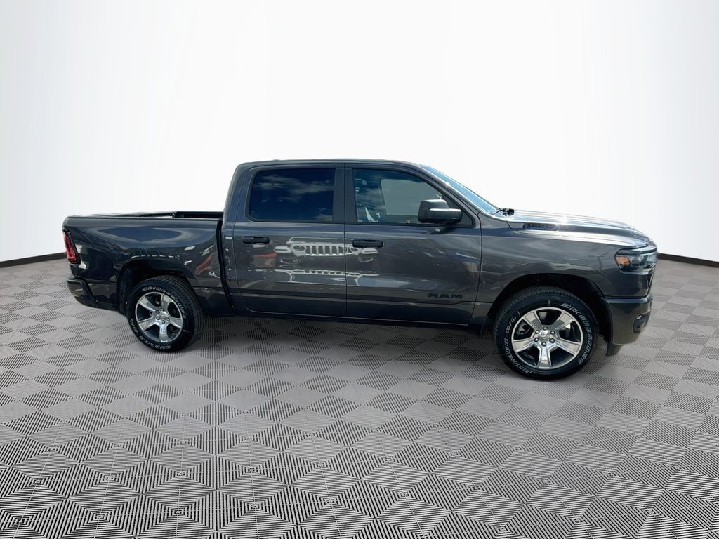 New 2026 Ram 1500 EXPRESS CREW CAB 4X2 5'7 BOX Pickup
