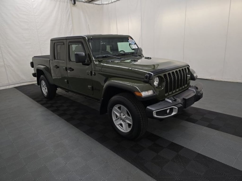 Used 2021 Jeep Gladiator Sport Truck
