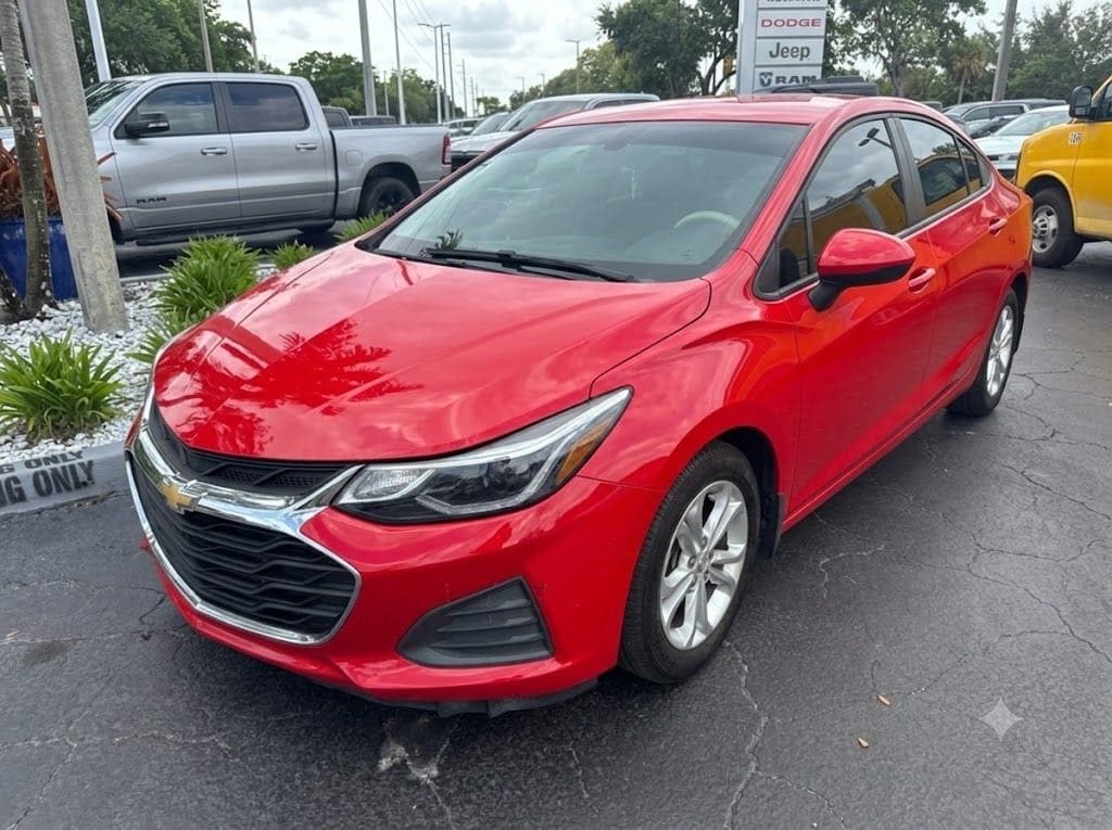 2019 Chevrolet Cruze LS Hatchback Auto's photo