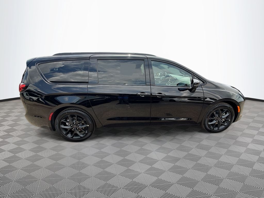 New 2027 Chrysler Pacifica LIMITED Passenger Van