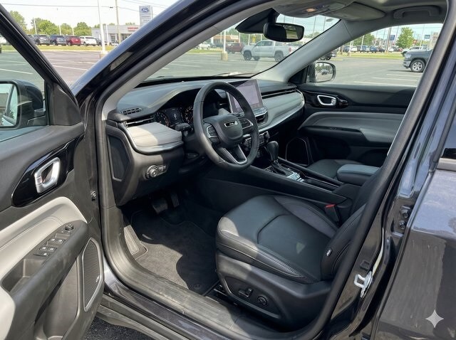 2023 Jeep Compass Limited photo 4