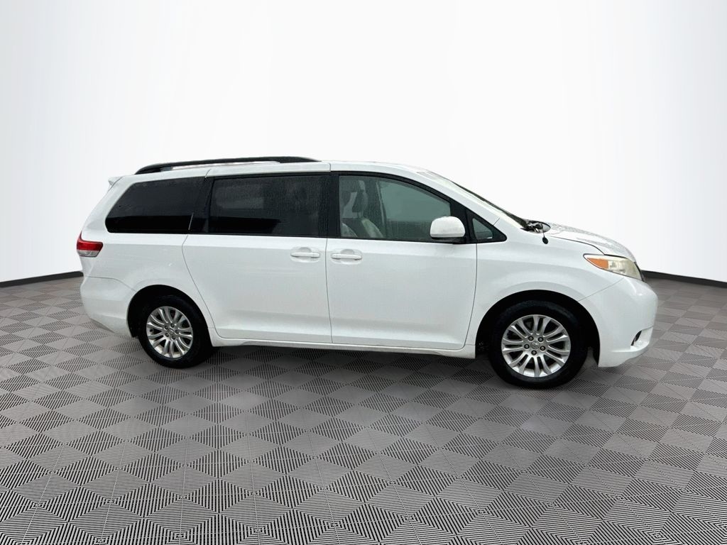 Used 2014 Toyota Sienna XLE Minivan/Van