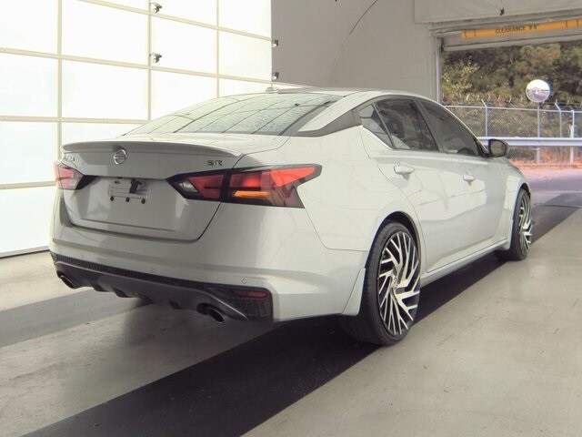 2020 Nissan Altima 2.5 SR photo 2