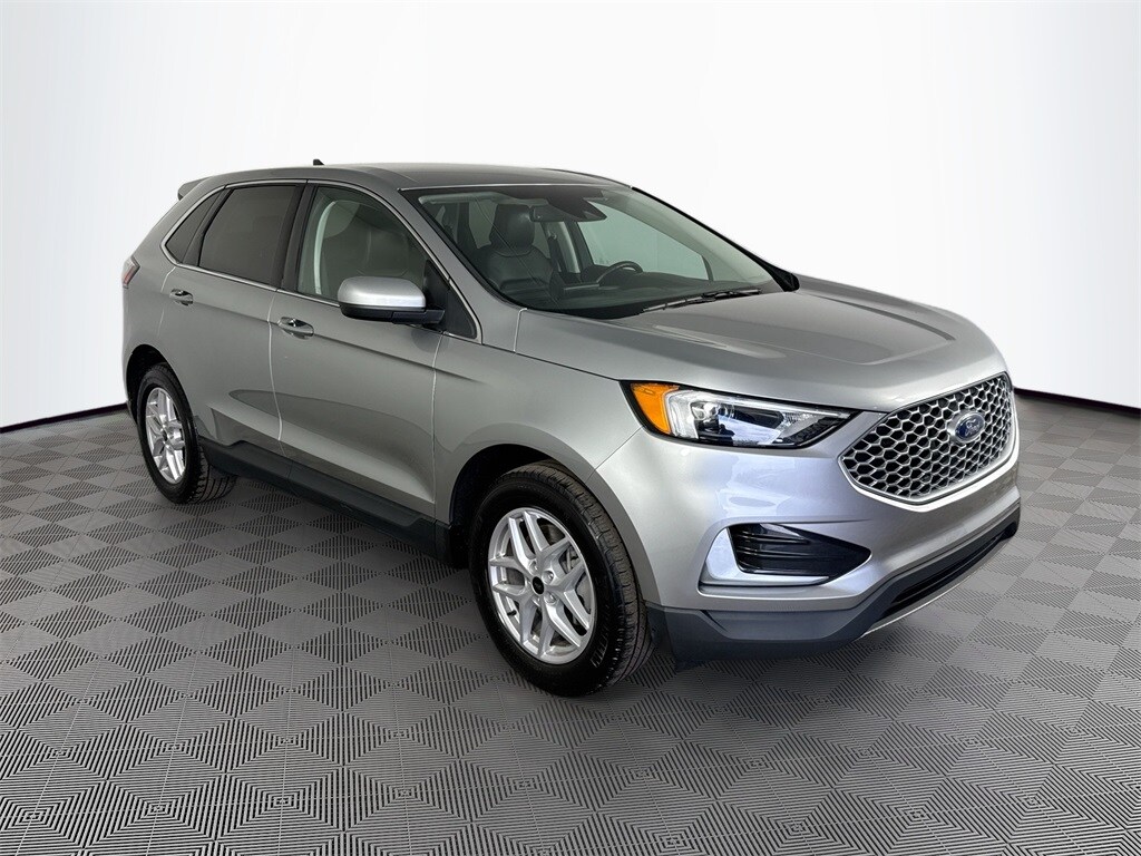 2023 Ford Edge SEL photo 3